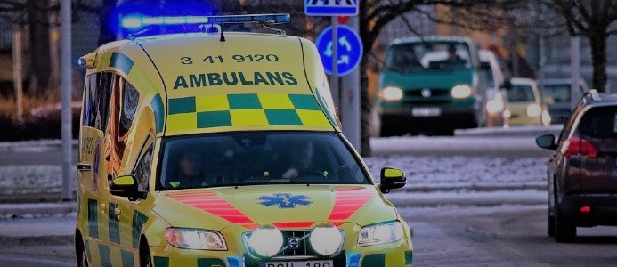 Man död i klämolycka