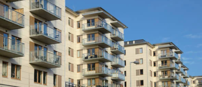 Pandemin har fördröjt balkongbyggen