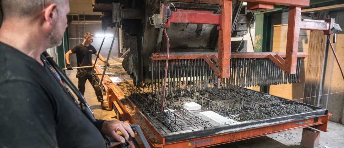 Byggelement nyanställer 15 medarbetare. Foto: Peab