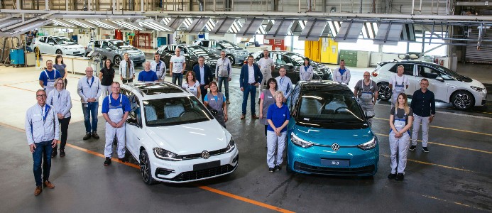 Bilfabrik ställer om – producerar enbart elbilar