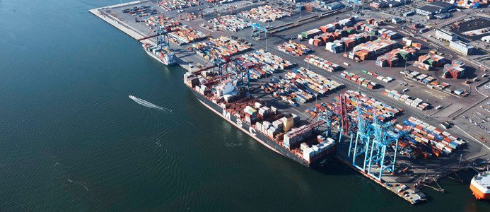 Minskad containertrafik efter hamnkonflikt
