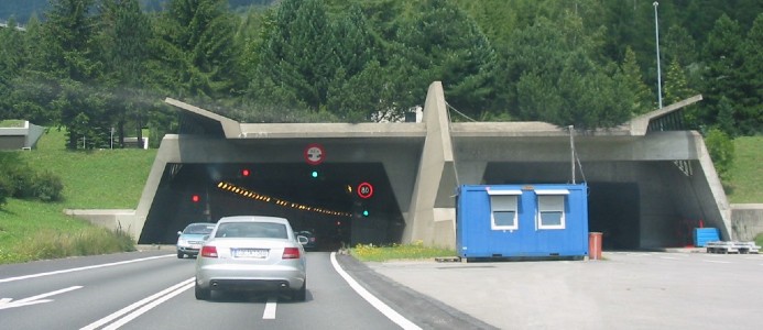 Gotthard-vägtunneln från 1980 byggs om