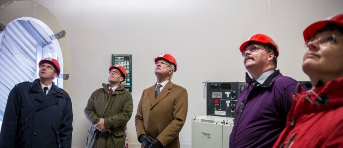 Kungen imponerad av vindkraften på fjället