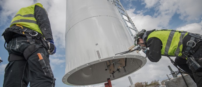 Sveriges första vindkraftstorn i trä står klart