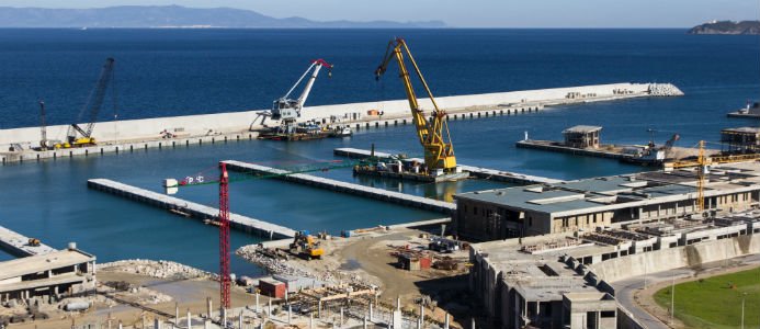 Jättehamn invigs i Tanger