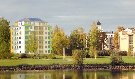 Passivhus med guldvittring vid Ljusnans strand