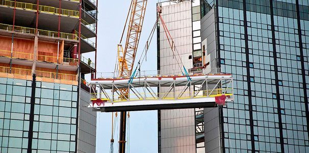 Jättebron som förbinder Gothia Towers är på plats