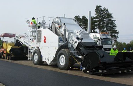 Klimatvänligare asfalt på riksväg 50 i sommar