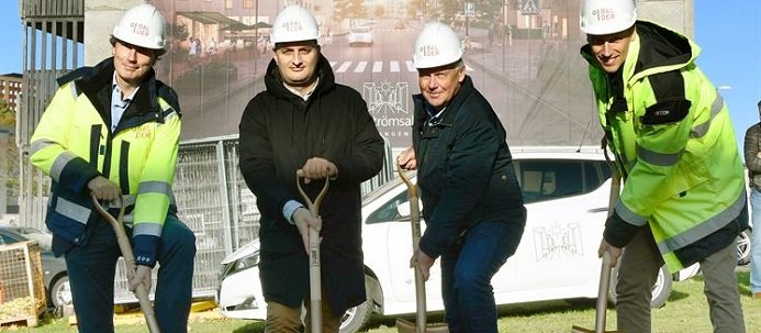 Spaden i jorden för 500 nya bostäder