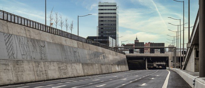 Nu rullar bilarna genom nya Gullbergstunneln