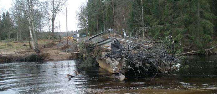 Defekta stålbalkar försenar bygget