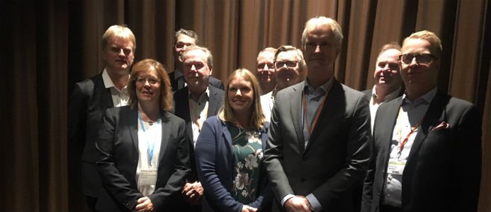 Ny styrelse ska ta nytt grepp om krisen