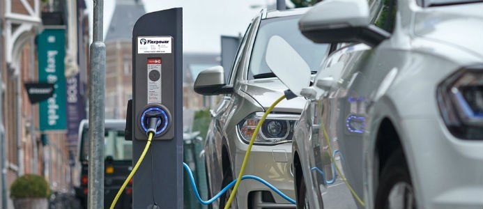 Största smarta laddnätverket för elbilar