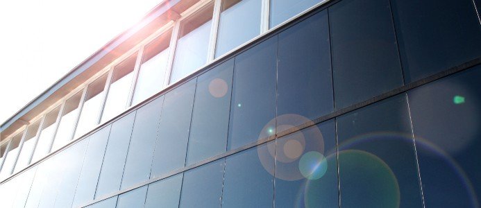 Nu byggs Sveriges största solcellsfasad