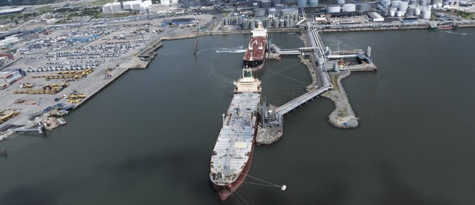 Säljer för 865 miljoner i Göteborgs Hamn