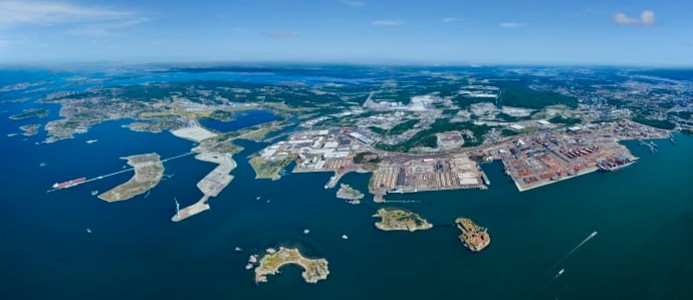 Göteborgs hamn sätter två fartyg i karantän