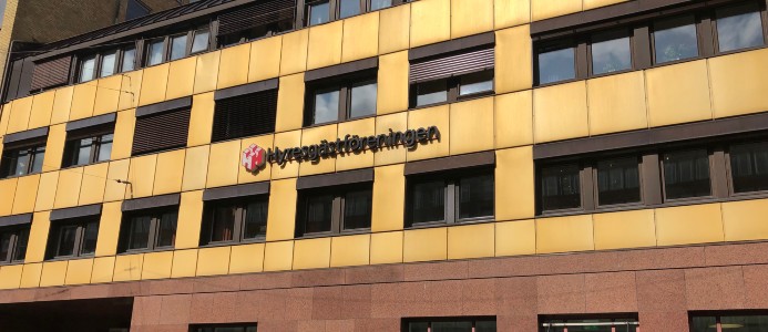 Skandalvärd dras inför rätta