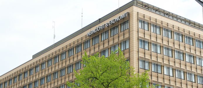 Installatören kammar hem multiuppdrag