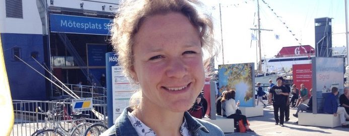 Lag mot mobil i bil inte rätt väg