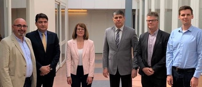 Nykomling tar jätteorder