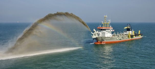 Muddringen av Kalix hamn påbörjas