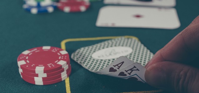 pokerspelare lurade byggbolag på pengar