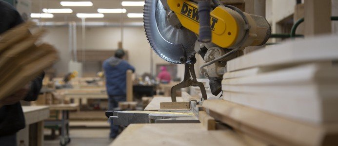 Kapade tumme i oskyddad såg – 300 000 kronor i böter