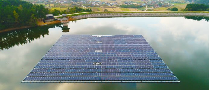 Storskaliga flytande solcellsparker – en del av lösningen?